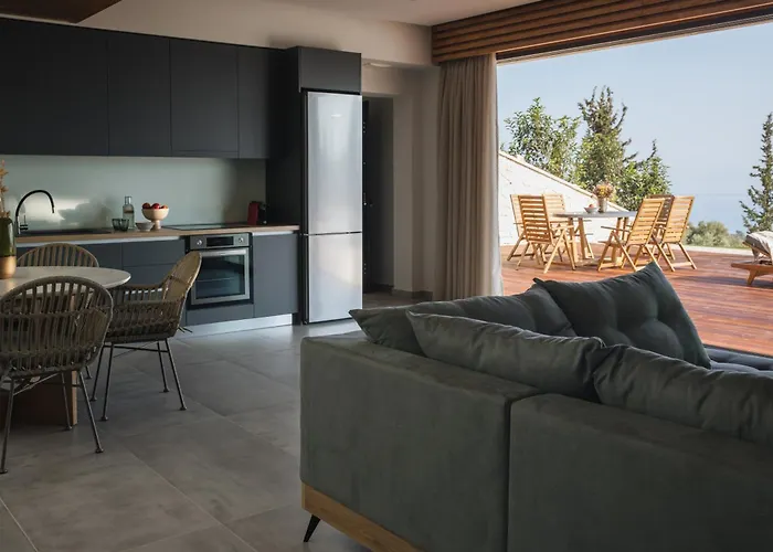 Petroto Sea View * Tsoukaladhes