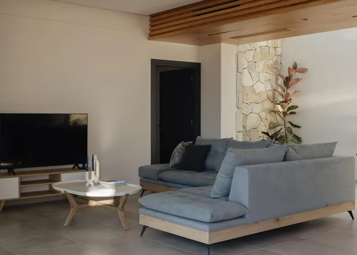 Petroto Sea View Villa Tsoukaladhes